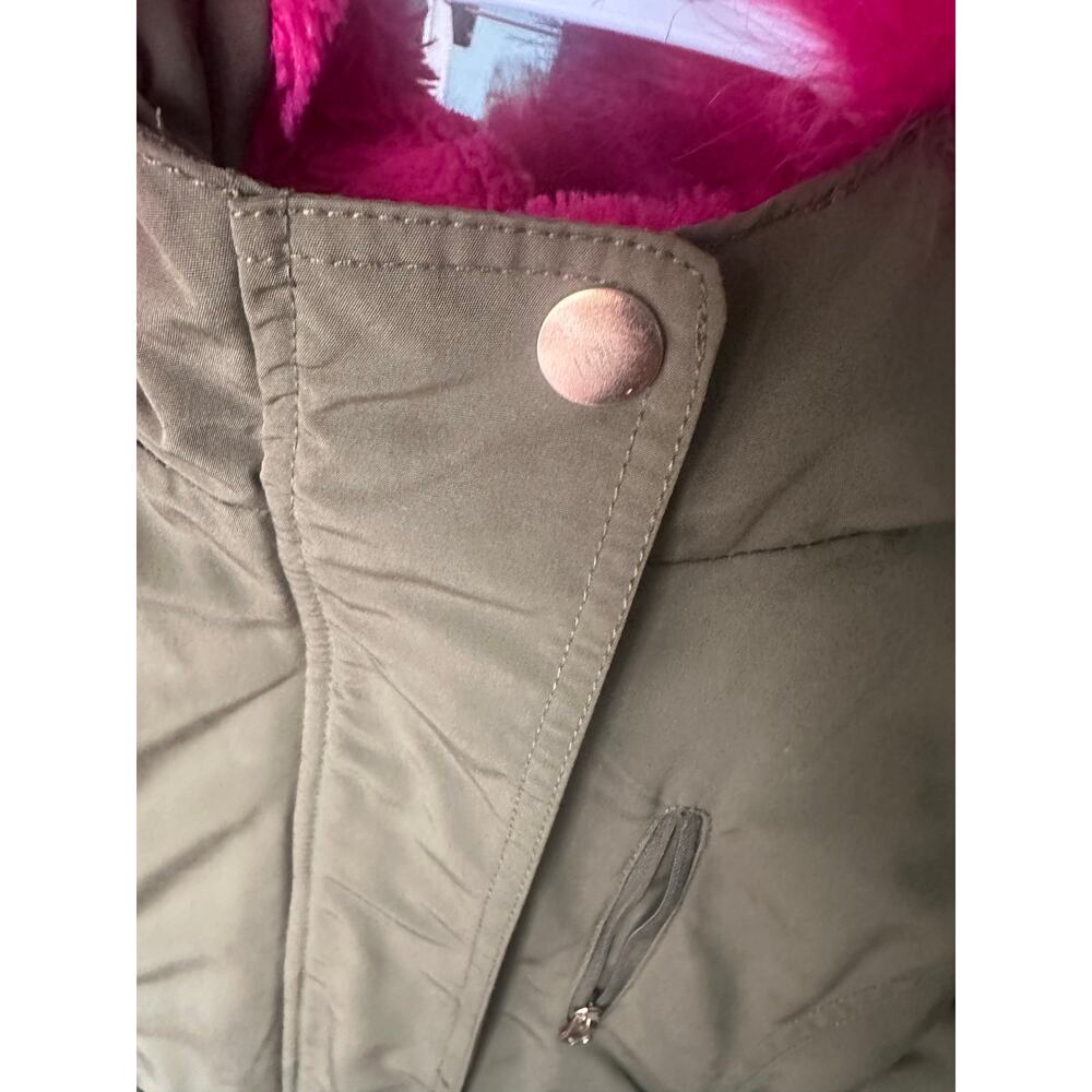 Cat & Jack Girls Olive Green Parka with Hot Pink Faux Fur Hood Size M 7/8 - Picture 2 of 8